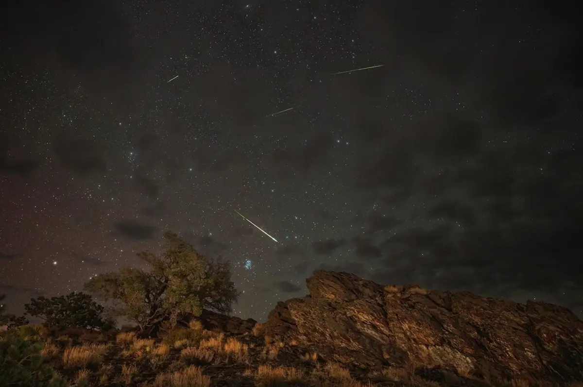 Chuva de Perseidas decorre tipicamente em noites quentes de verão