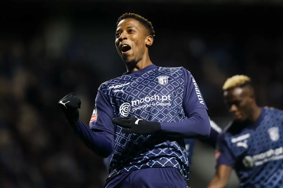 O jogador Simon Banza festeja um golo contra o Boavista