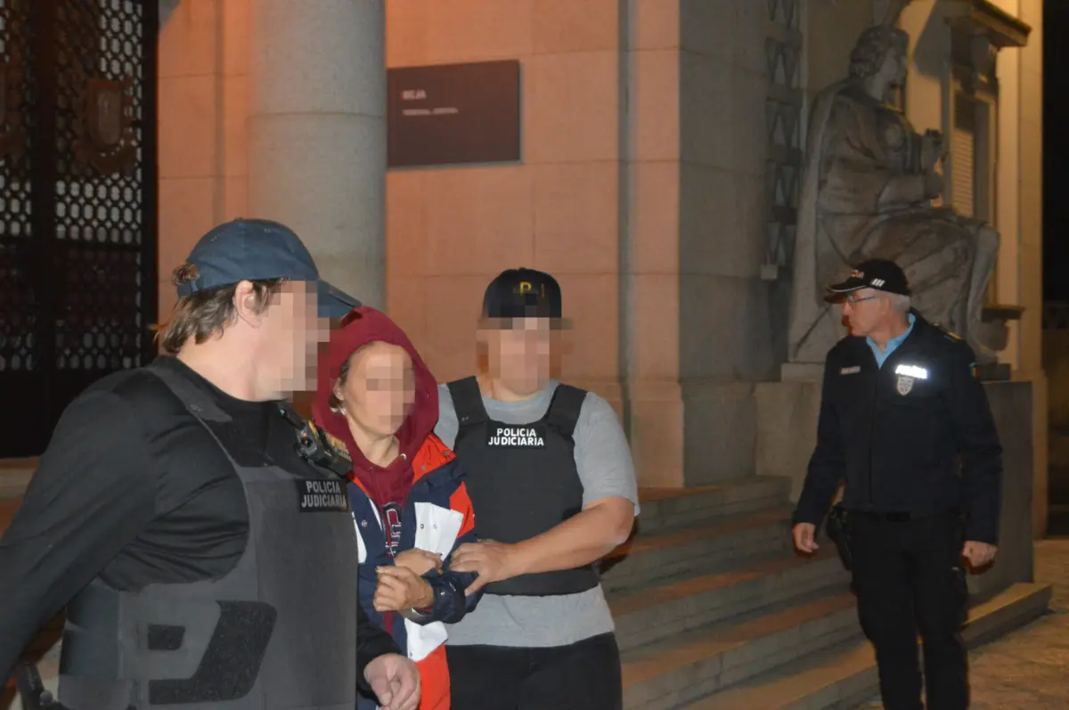 Arguida Ileana Mezo (ao centro) é tida pelo MP como a líder do grupo criminoso