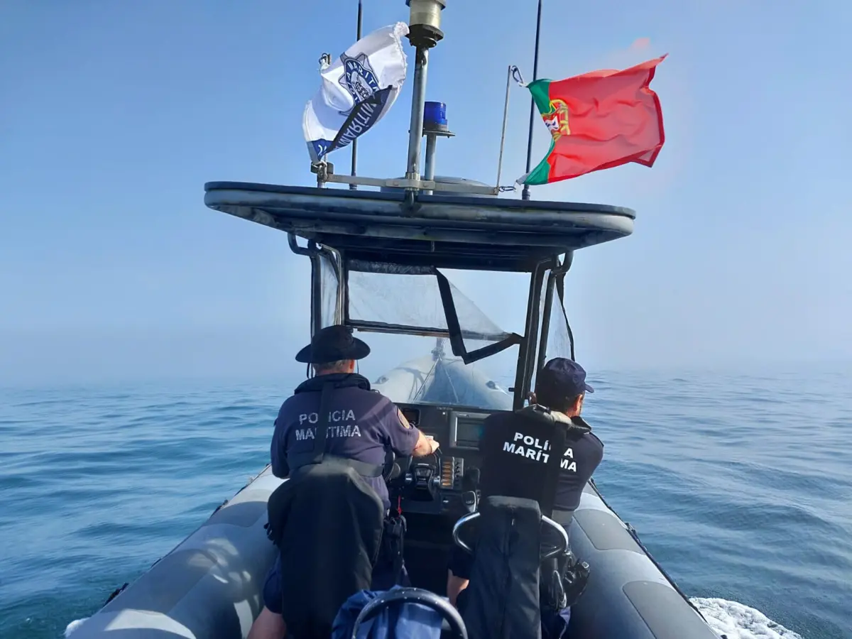 Polícia Marítima recolheu amostras que vão ser analisadas