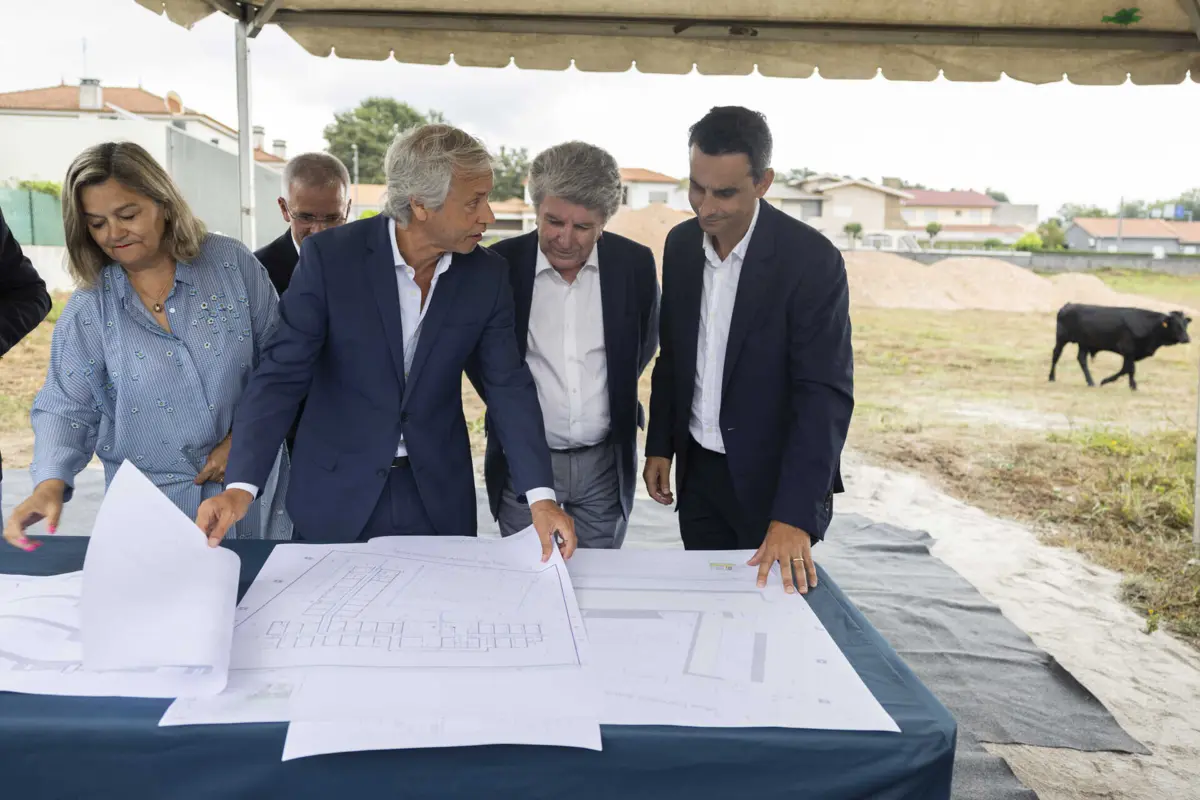 Mário Passos, presidente da câmara de Famalicão,e António Barbosa, presidente do Conselho de Administração da Unidade Local de Saúde do Médio Ave