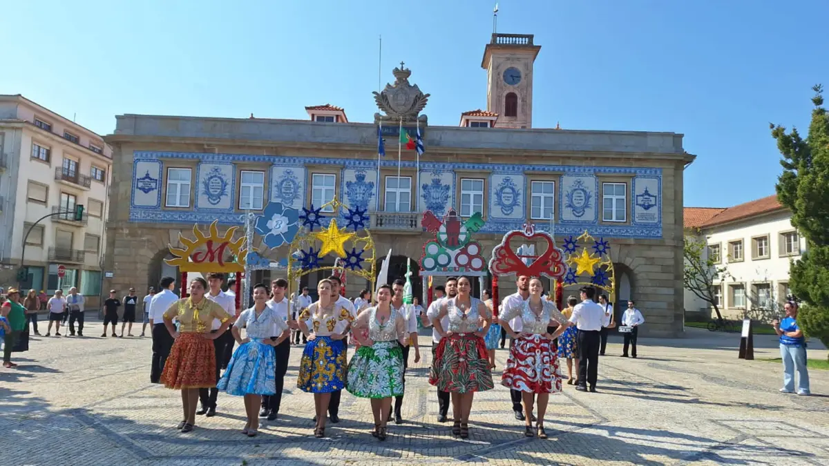 Num sinal de que, por ali, o bairrismo é sadio e a verdadeira alma do S. Pedro, os seis bairros juntam-se na rusga da Póvoa, composta por dois pares de cada bairro, que abre a ida ao Estádio