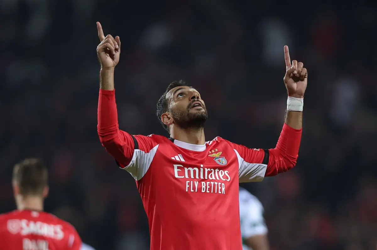 Técnico dos encarnados queixa-se de penálti por assinalar sobre Pavlidis