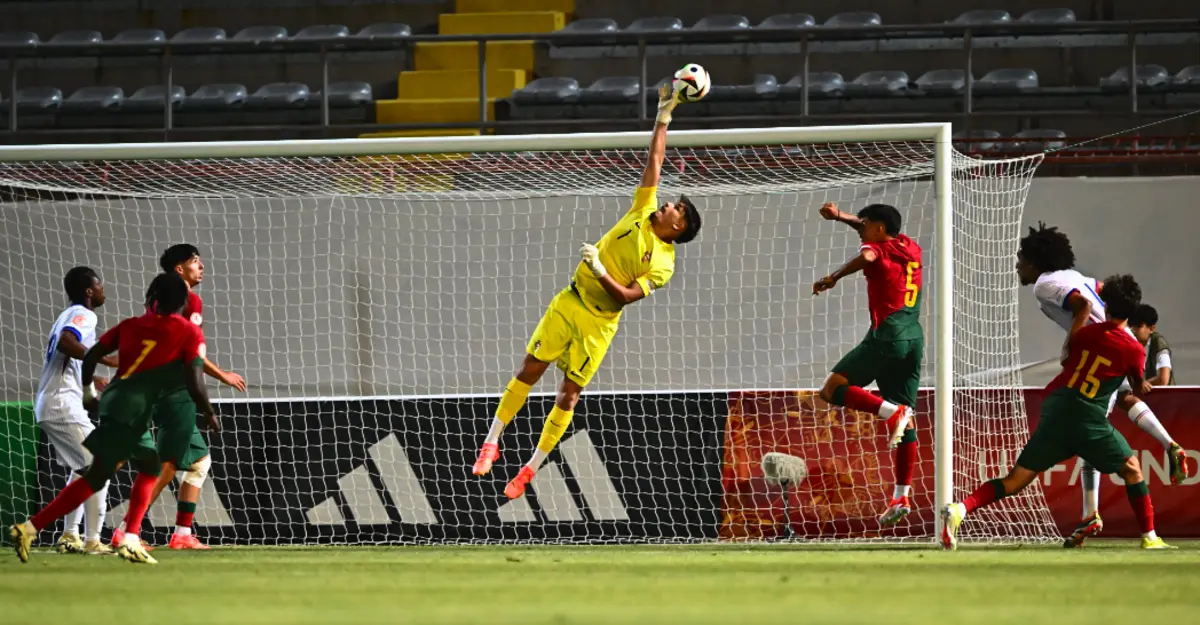 O guarda-redes Diogo Ferreira brilhou na baliza de Portugal