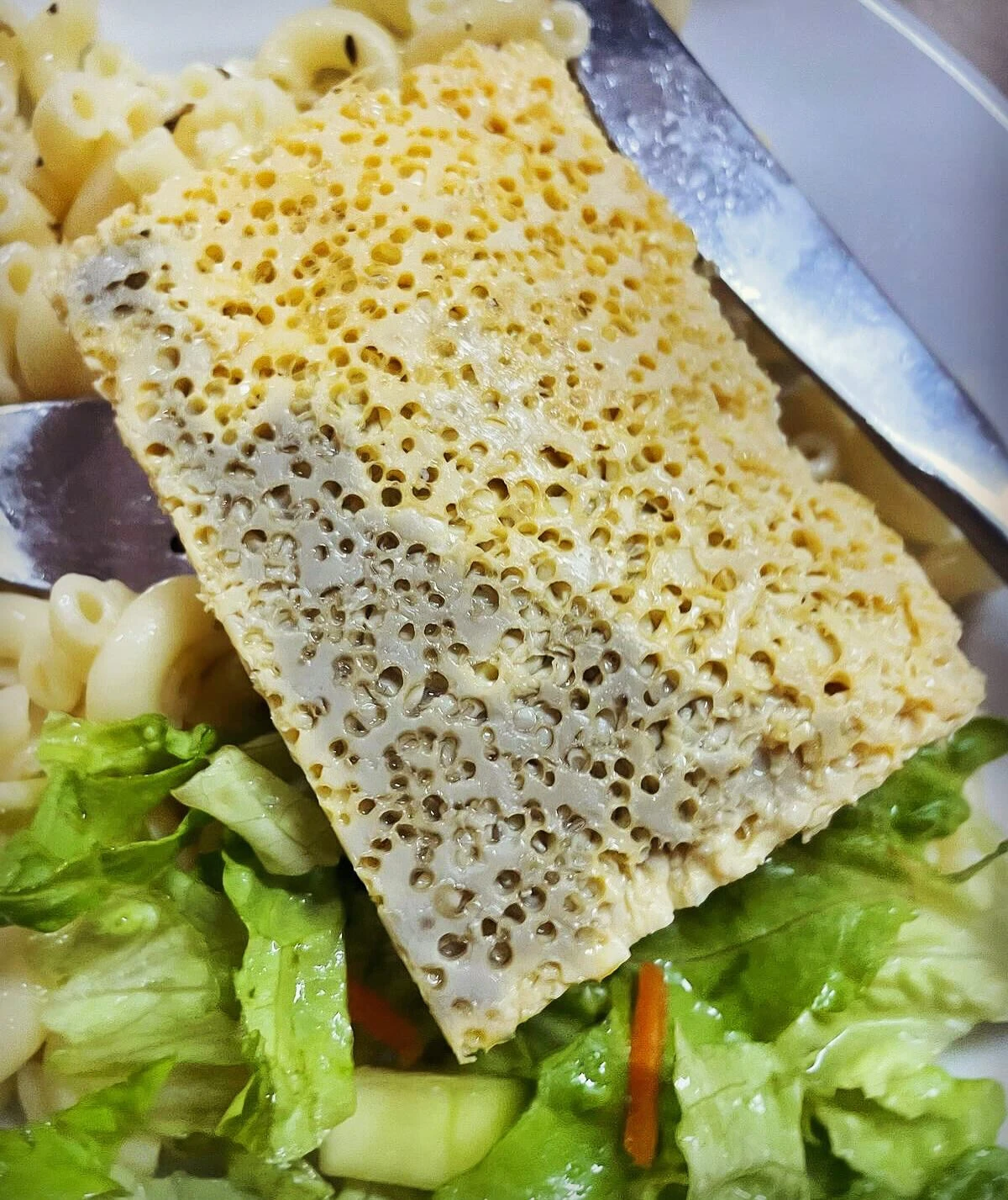 Omelete servida aos alunos