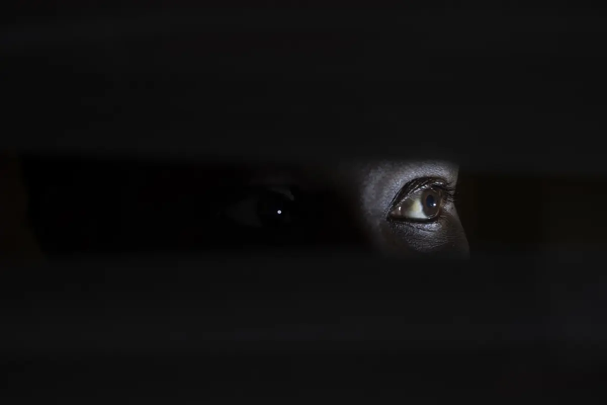 Homem começa a ser julgado por ter violado a companheira e da a obrigar a filmar-se nua.