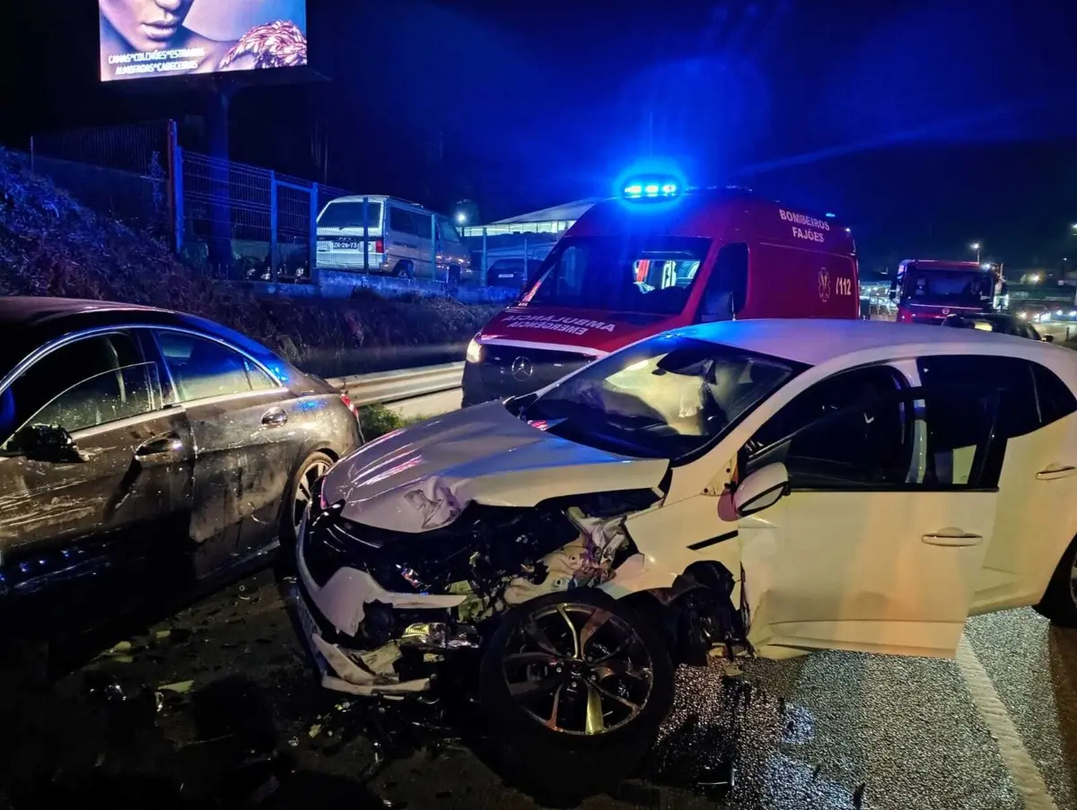 Imagem de contexto do artigo Três feridos em colisão entre dois carros em Oliveira de Azeméis