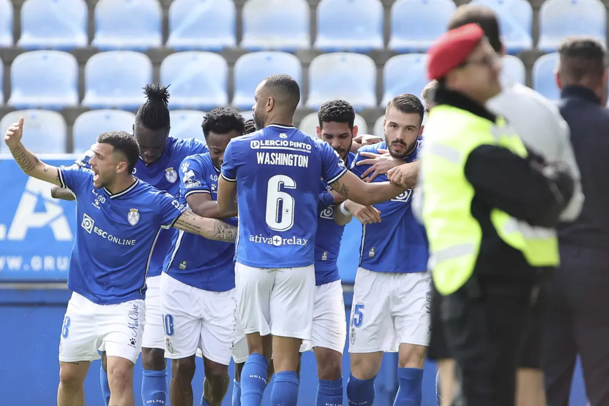 Lourosa e Feirense disputam um lugar na Liga 2