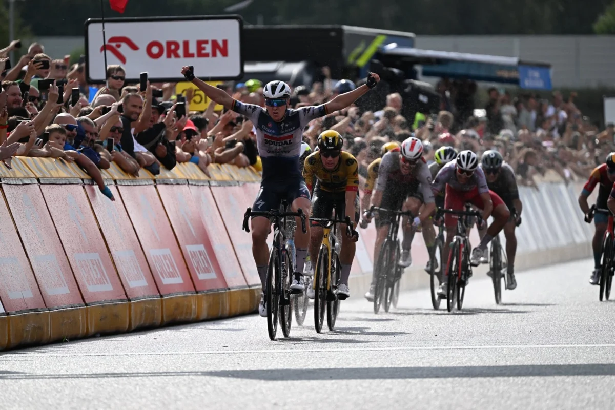 Tim Merlier venceu a primeira etapa da Volta à Polónia