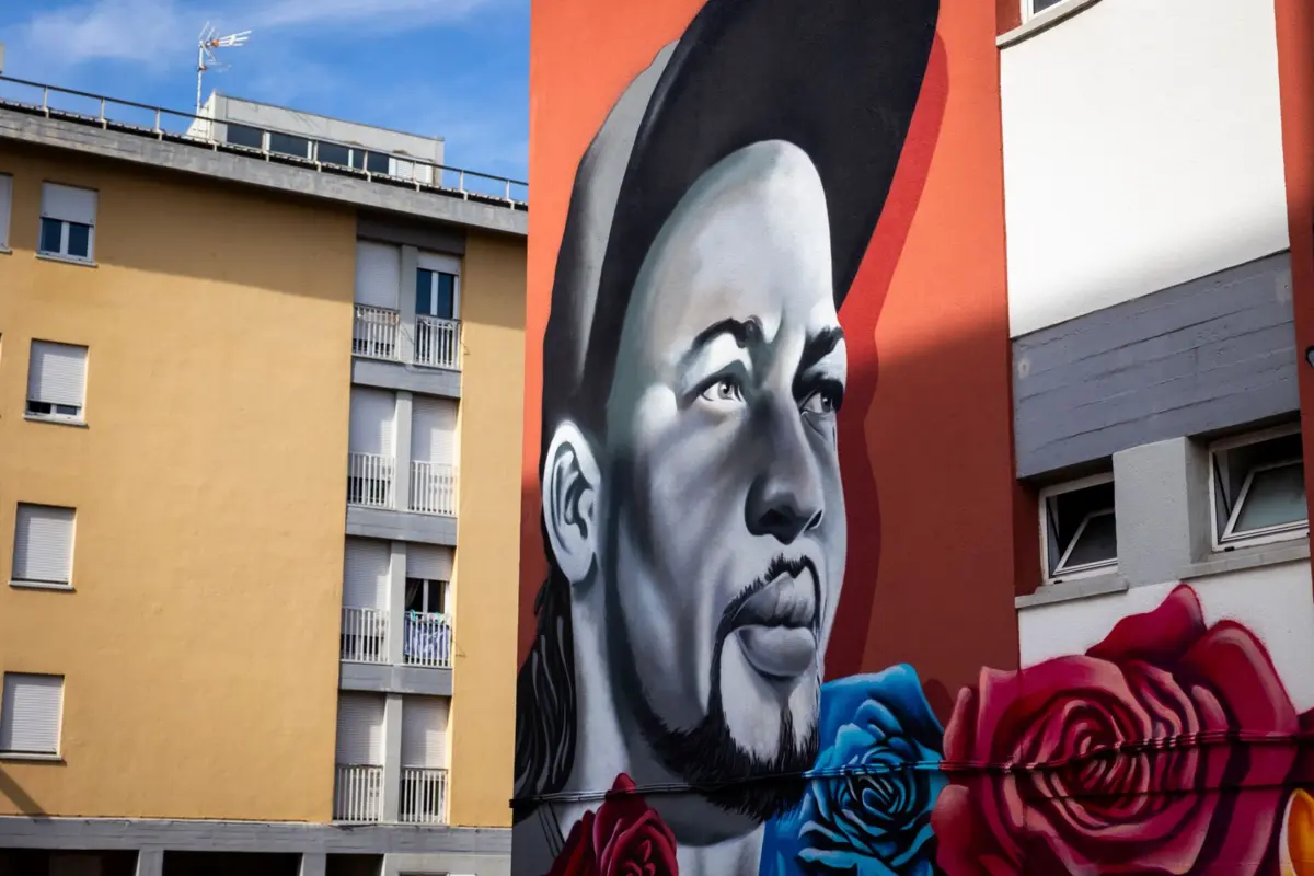 Figura de Odair Moniz foi recordada, no sábado, com enorme mural num edifício de habitação