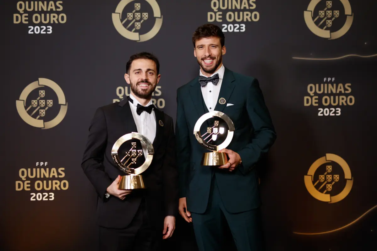 Bernardo Silva e Rúben Dias foram distinguidos na "Quinas de Ouro"