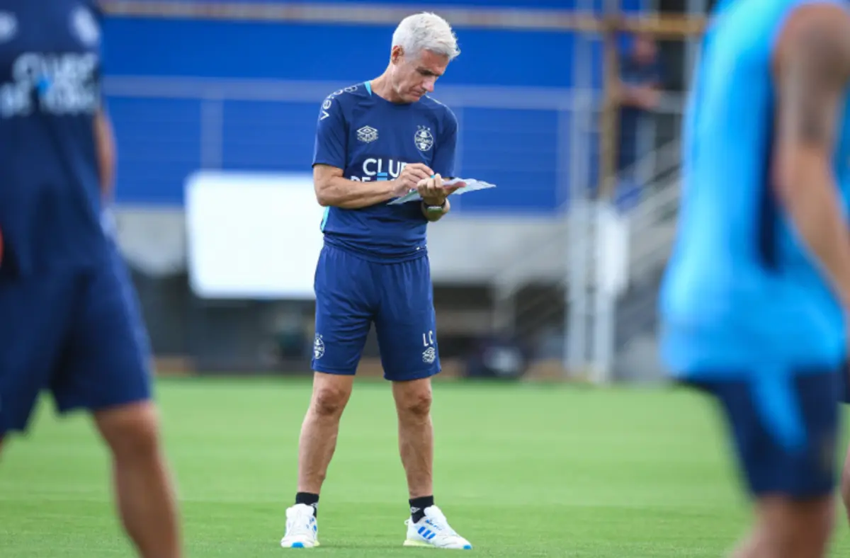 Luís Castro está de volta ao Brasil, depois de ter comandado o Botafogo
