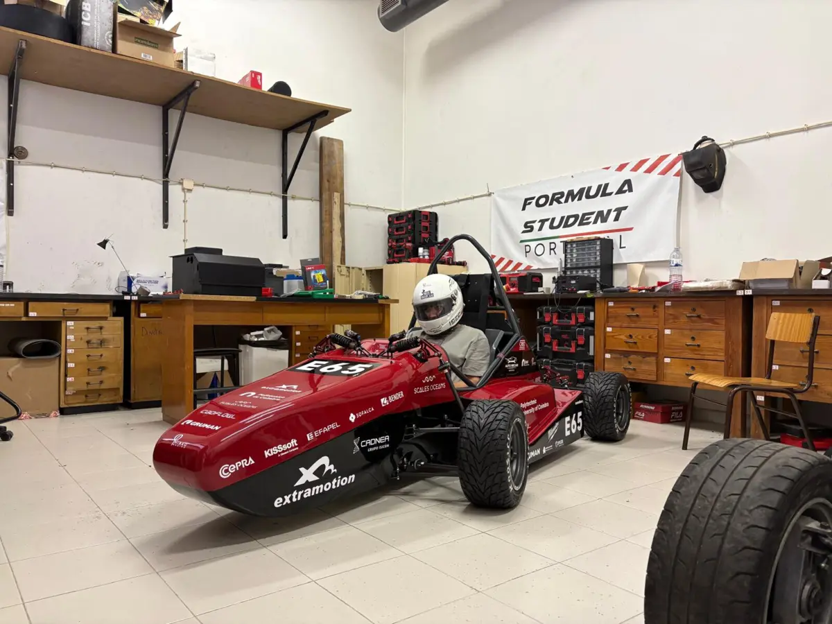 Carro vai competir em duas provas de engenharia automóvel universitária