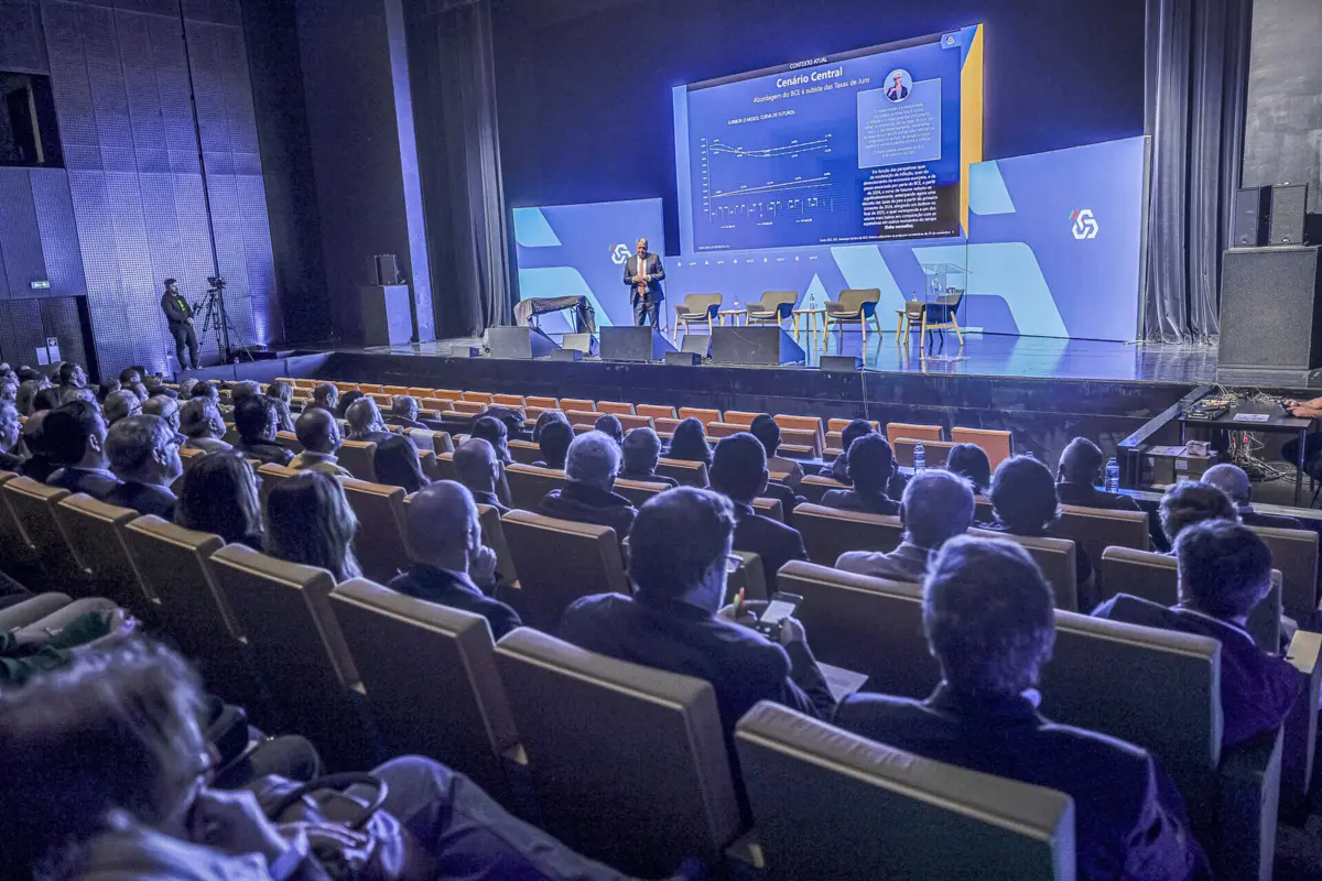 Imagem de contexto do artigo Encontro Fora da Caixa em Faro