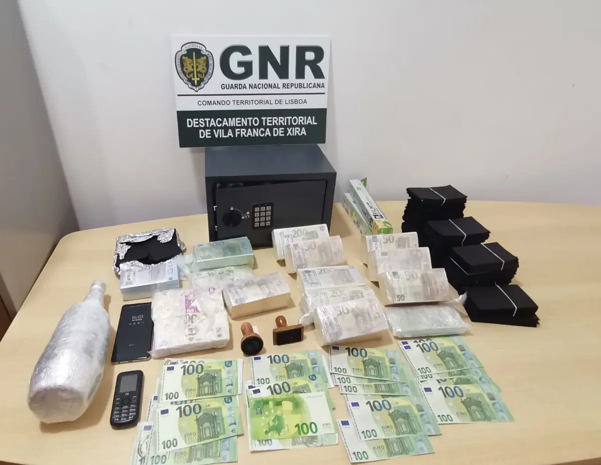 Material apreendido aos burlões