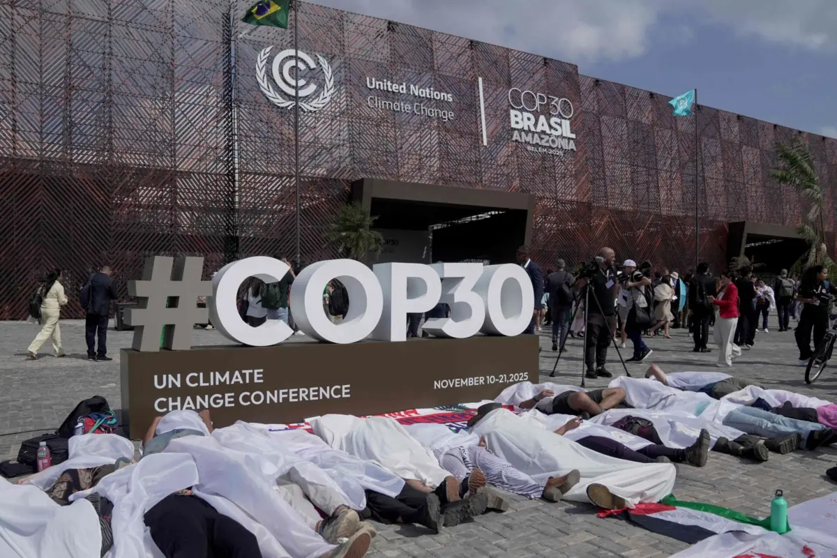 Manifestação na COP30 para denunciar massacre no Rio de Janeiro