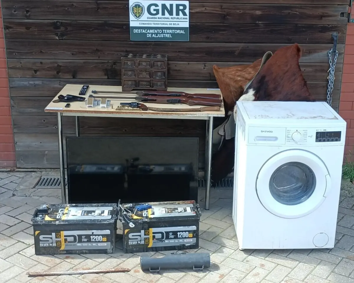 Guarda apreendeu armas e objetos furtados, em Beja