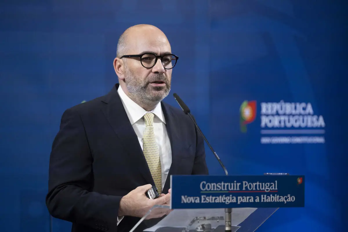 O ministro das Infraestruturas, Miguel Pinto Luz