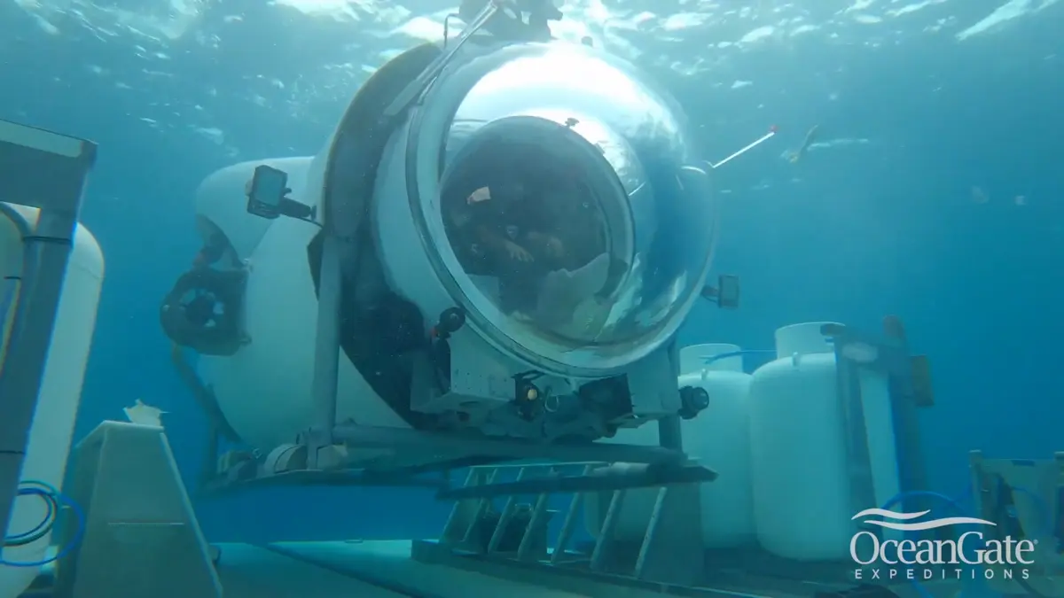 Submersível desaparecido com cinco pessoas a bordo está a ser procurado