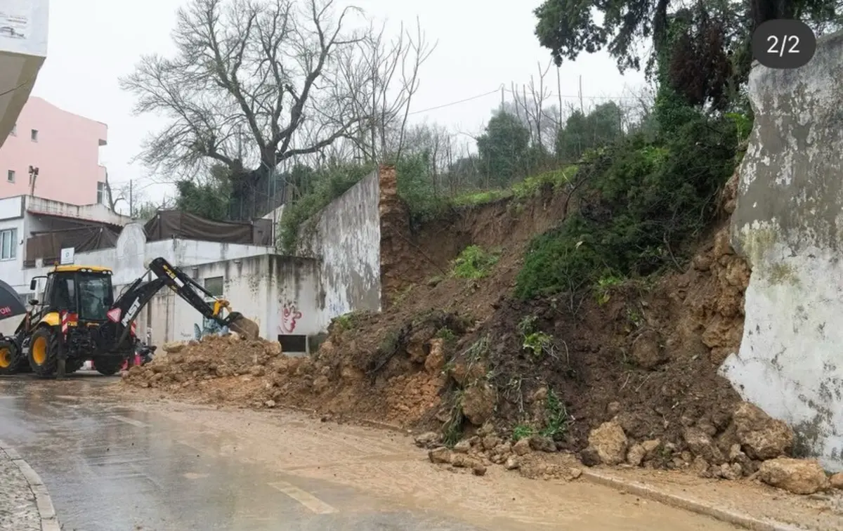 Imagem de contexto do artigo Muro em Seminário de Almada desabou e danificou viaturas