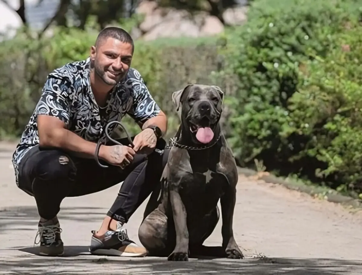 Leandro e a cadela Daisy, agora entregue a amigos do cantor
