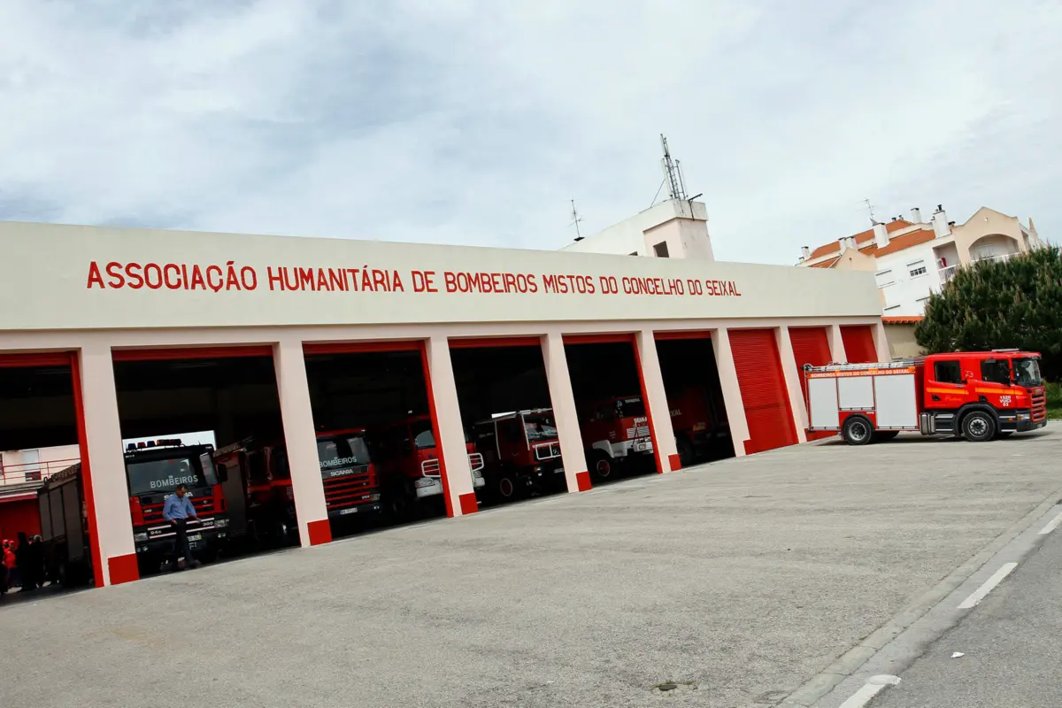 Crime aconteceu perto dos bombeiros do Seixal que ainda tentaram reanimar a vítima