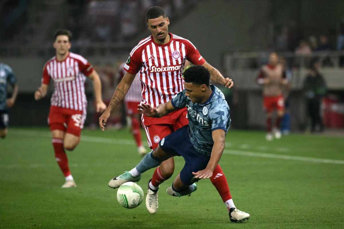 David Carmo em ação pelo Olympiacos