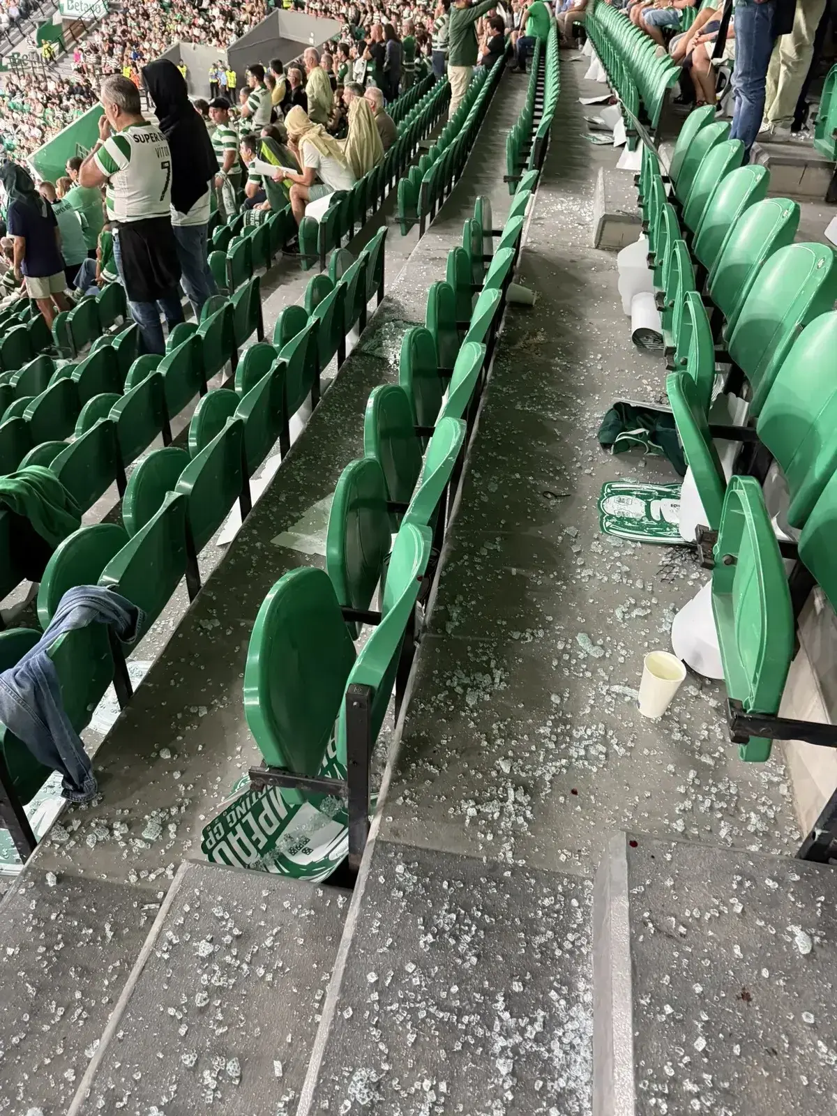 Quebra de vidros na bancada do Estádio José Alvalade causou sete feridos, segundo a PSP