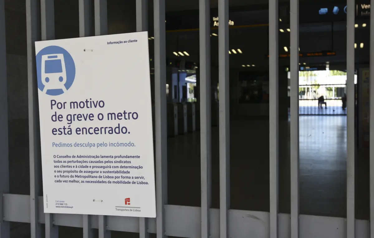 Greve parcial decorre até às 10 horas