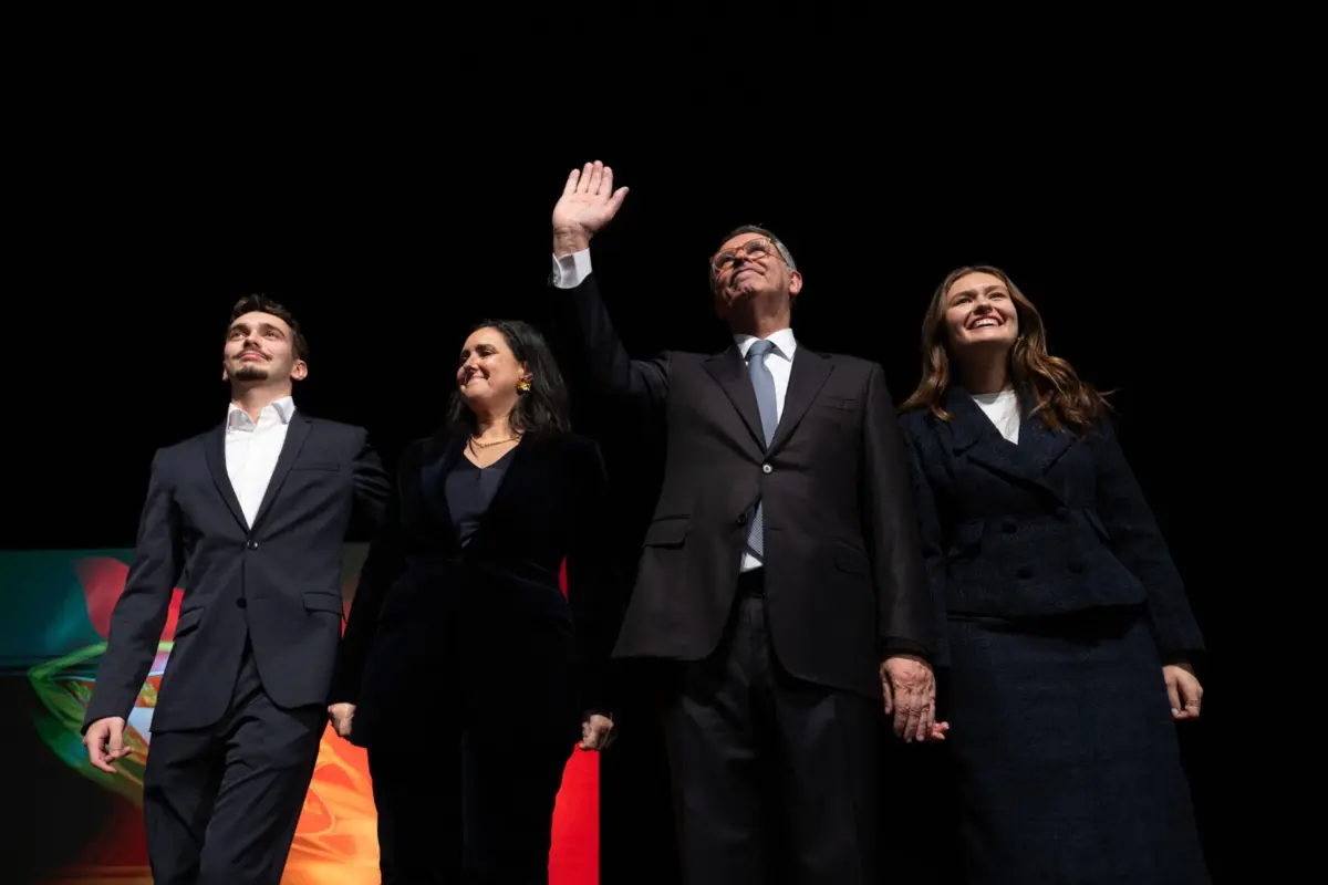 António José Seguro prometeu ser exigente com o Governo, mas garantiu estabilidade