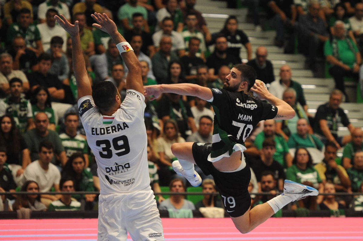 Martim Costa foi um dos melhores marcadores do encontro, com oito golos