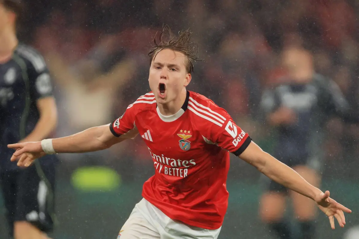 Schjelderup bisou frente ao Real Madrid