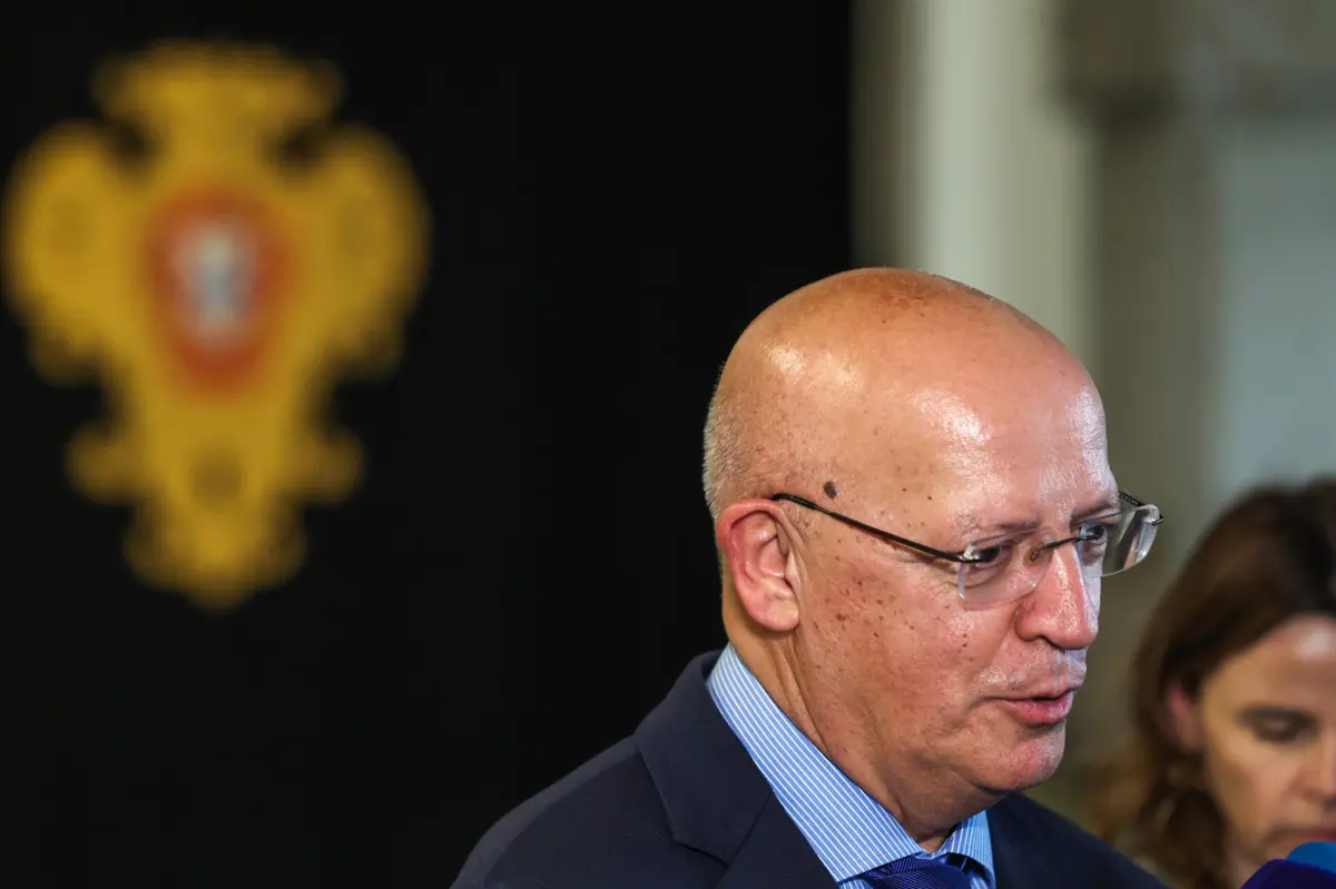 Santos Silva deseja "todos os êxitos" ao seu sucessor