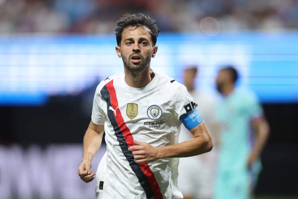 Bernardo Silva com a braçadeira de capitão do City