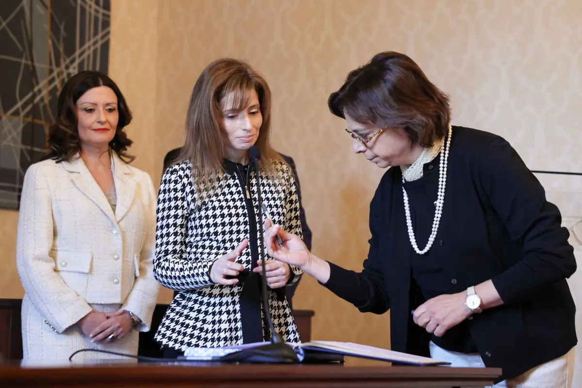 Ana Raquel Moniz (ao centro na foto) tomou posse como presidente da Entidade para a Transparência em fevereiro do ano passado