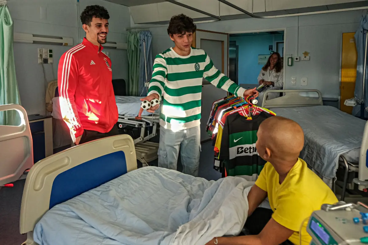 Tomás Araújo e Eduardo Quaresma estiveram com várias crianças que padecem de doenças oncológicas