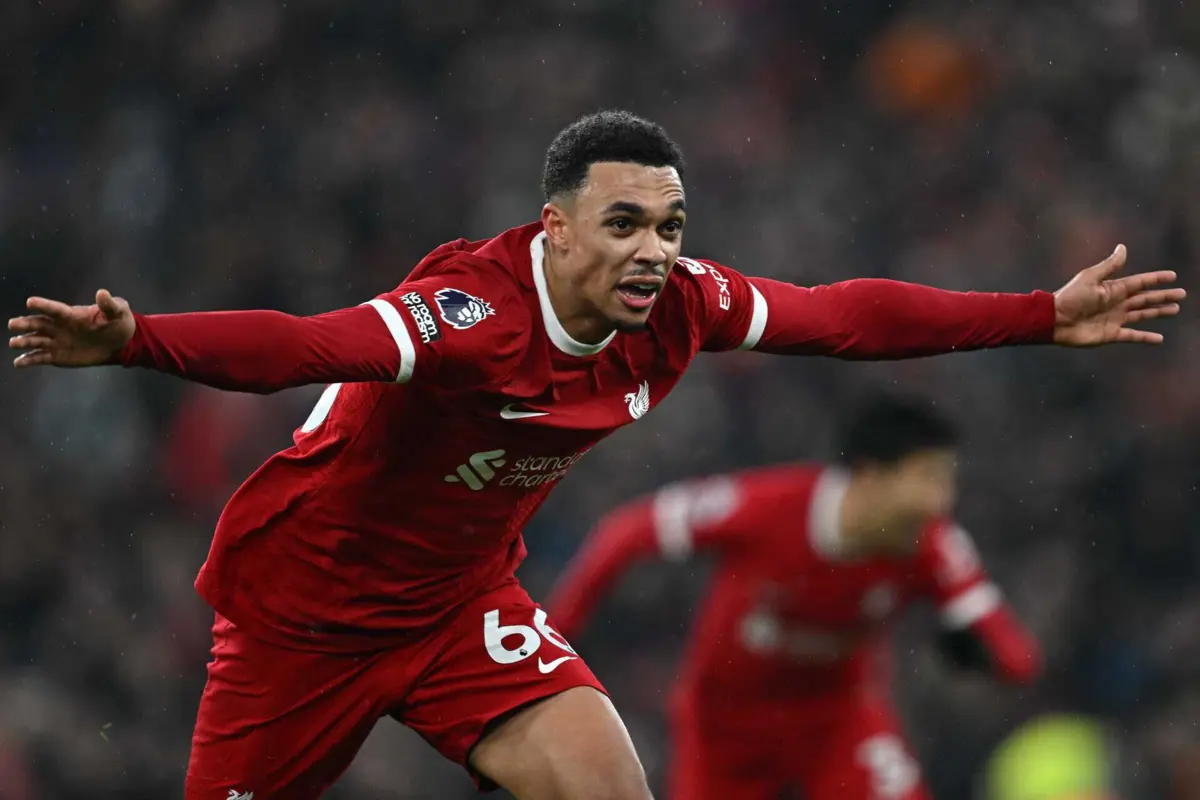 Alexander-Arnold marcou o golo do triunfo do Liverpool