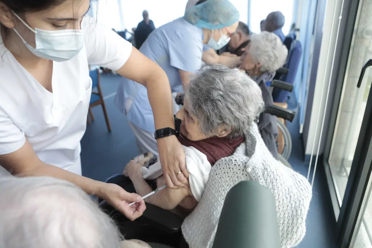 Imagem de contexto do artigo Retirar vacinação dos mais idosos das farmácias deve-se a "questões de logística"