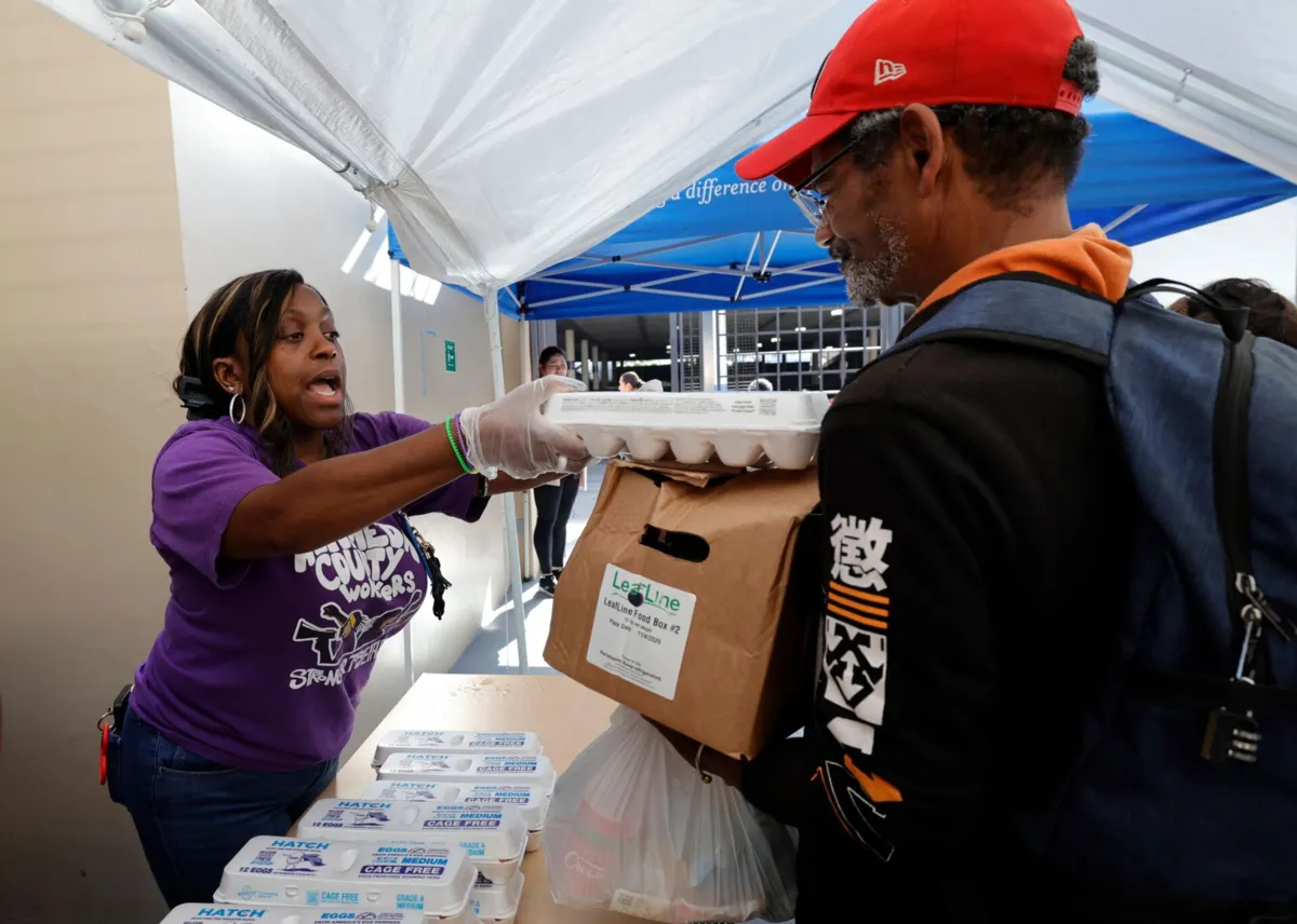 Distribuição de alimentos em Oakland, na Califórnia