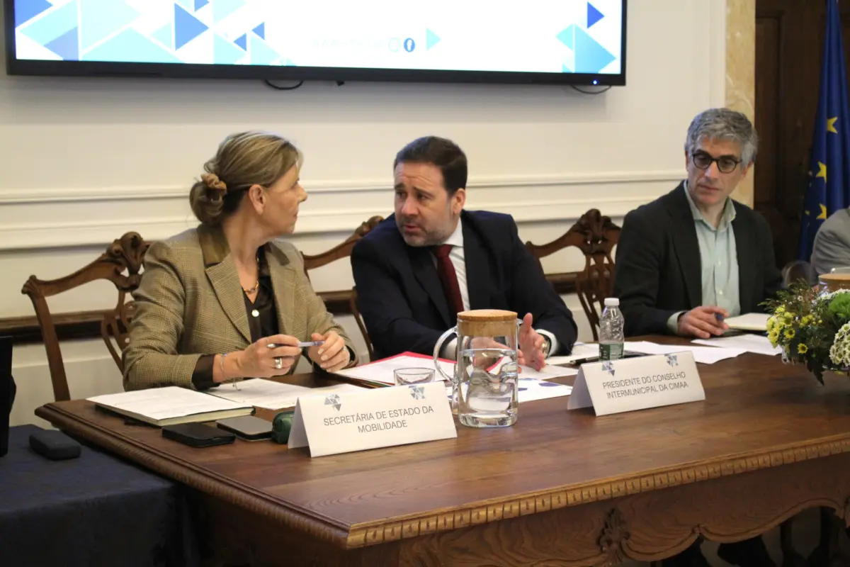 Secretária de Estado da Mobilidade reuniu-se com autarcas e autoridades de transportes do Alto Alentejo