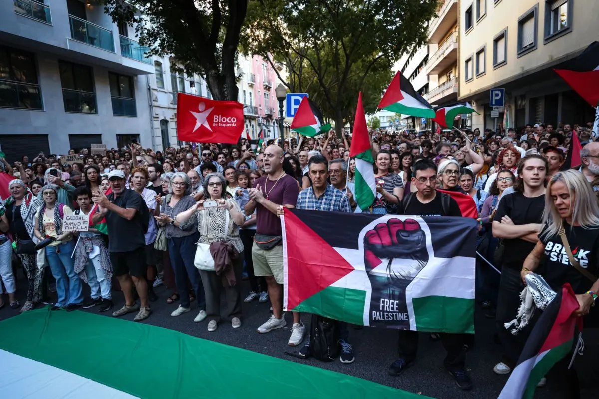 Mais de 100 pessoas marcaram presença na manifestação pela Palestina