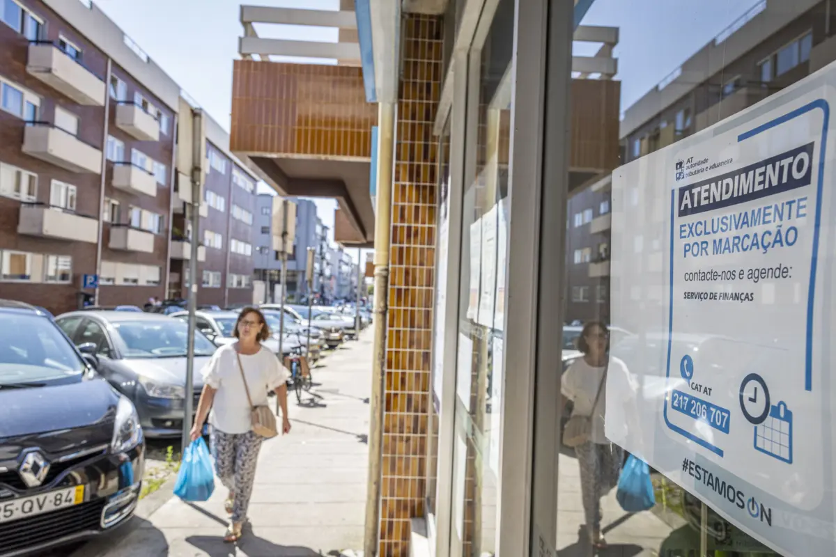 Além de organismos públicos, portugueses também usa internet para obter certificados e formulários