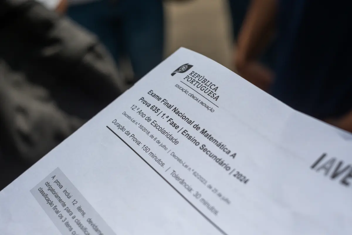 No Básico, a medida entra em vigor já no próximo ano letivo, enquanto no Secundário será generalizada em 2025-2026