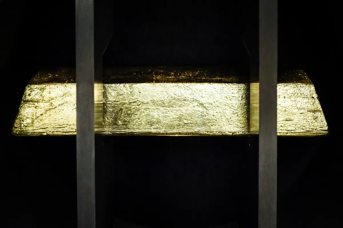 Ouro tocou novo máximo histórico de 2790 dólares