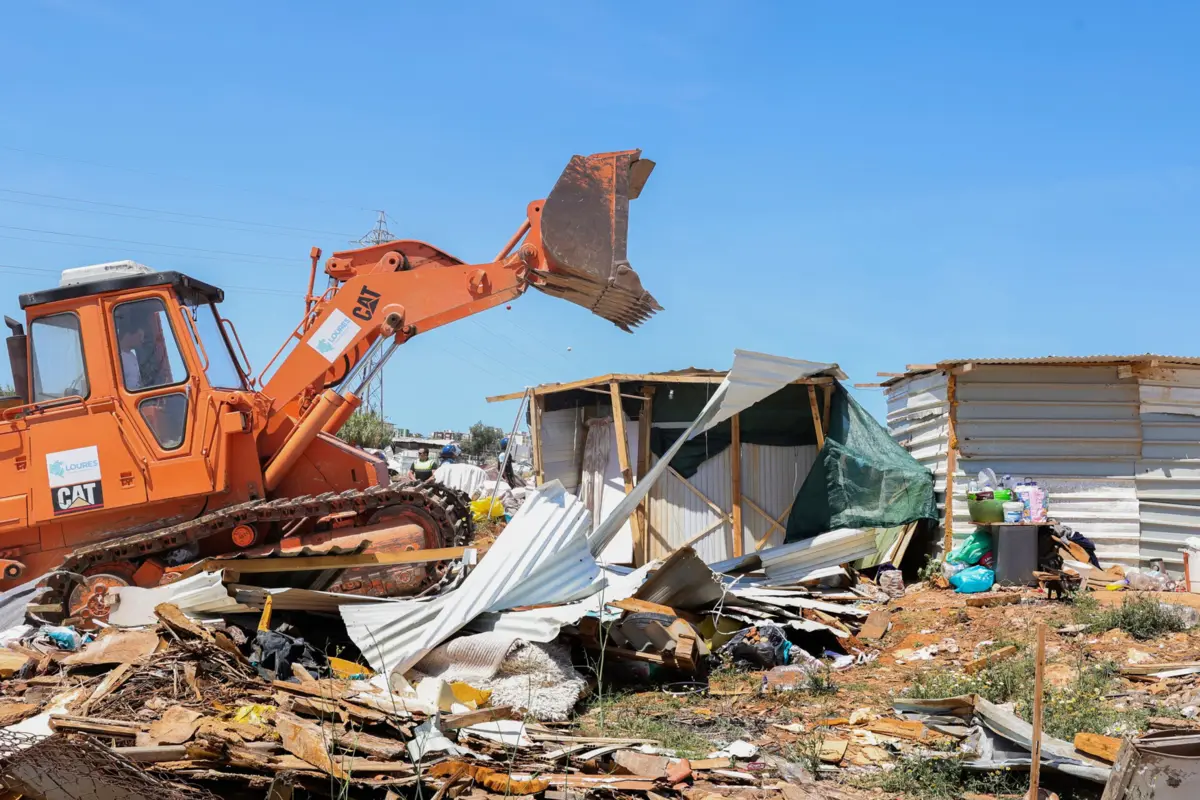 Imagem de contexto do artigo Demolições em bairro de Loures avançam após polícia afastar moradores à força