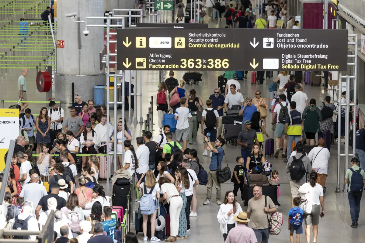 Foram cancelados 105 voos pelas companhias aéreas em Espanha