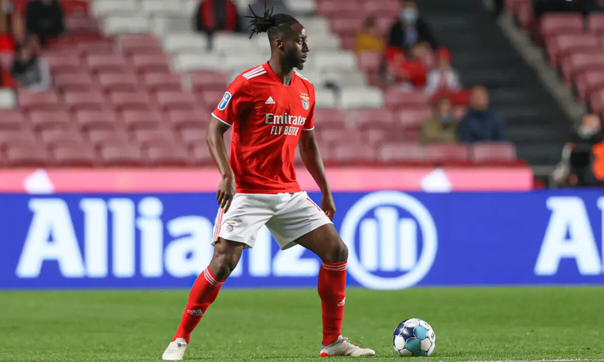 Meité parte para nova aventura na Grécia