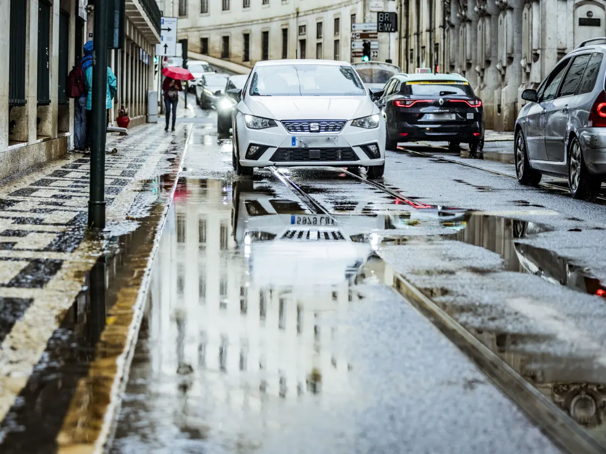 Previsão de chuva forte, que poderá ser acompanhada por trovoadas e granizo
