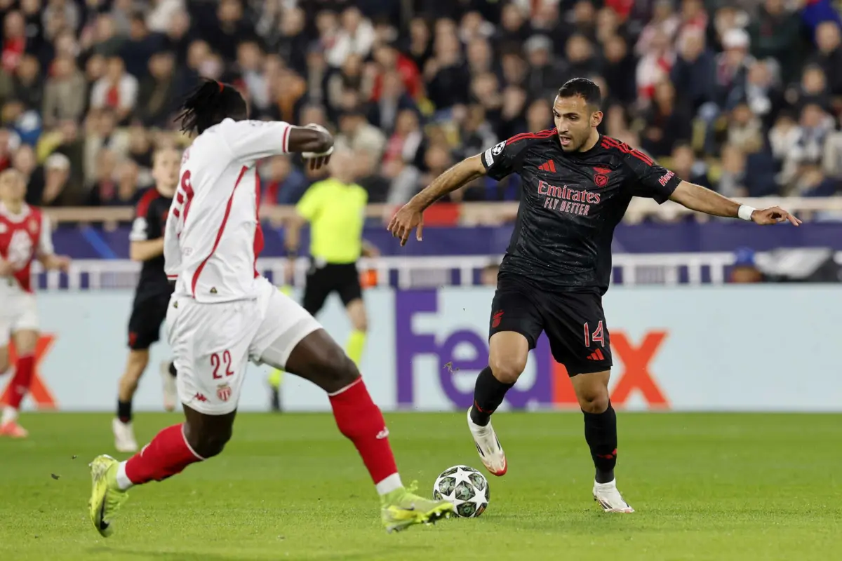 O golo de Pavlidis, no Stade Louis II, vale uma vantagem magra aos encarnados