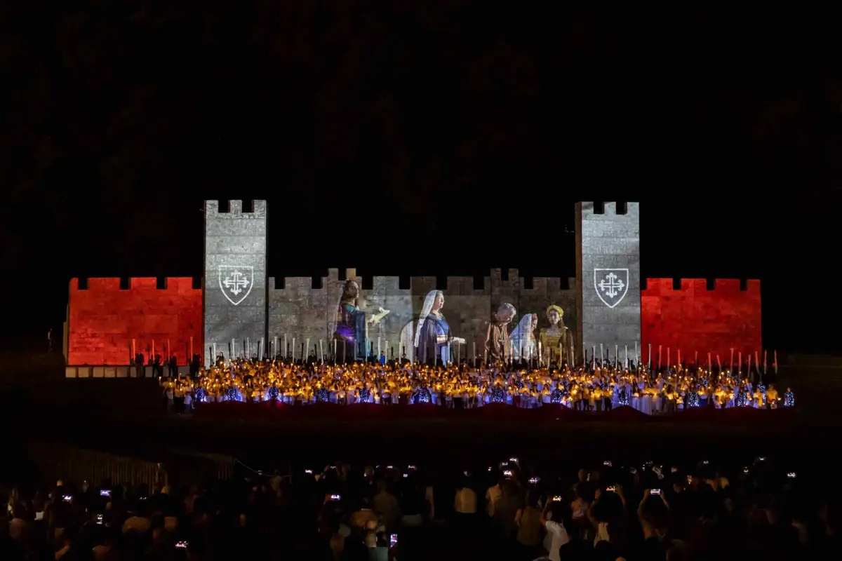 Imagem de contexto do artigo Filhos da Viagem Medieval da Feira juntam-se em cerimónia emotiva